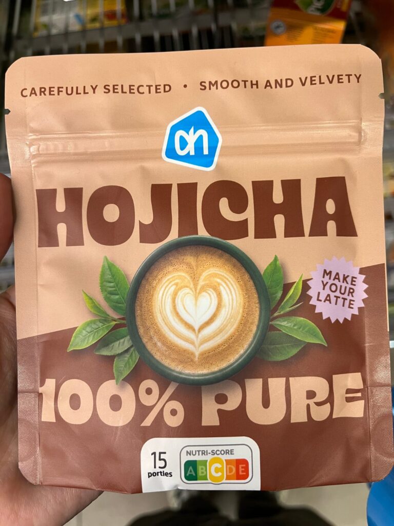 Albert Heijnのほうじ茶パウダーの袋の表。HOJICHA 100% PUREと書かれている