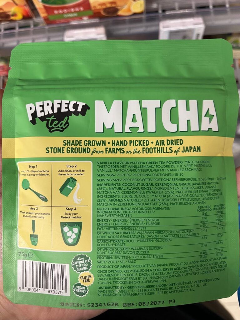 PERFECT Tedのバニラ味抹茶パウダーの袋の裏。原材料はココナッツシュガー、日本産抹茶25%、天然香料の順で、PRODUCT OF JAPANの表示がある